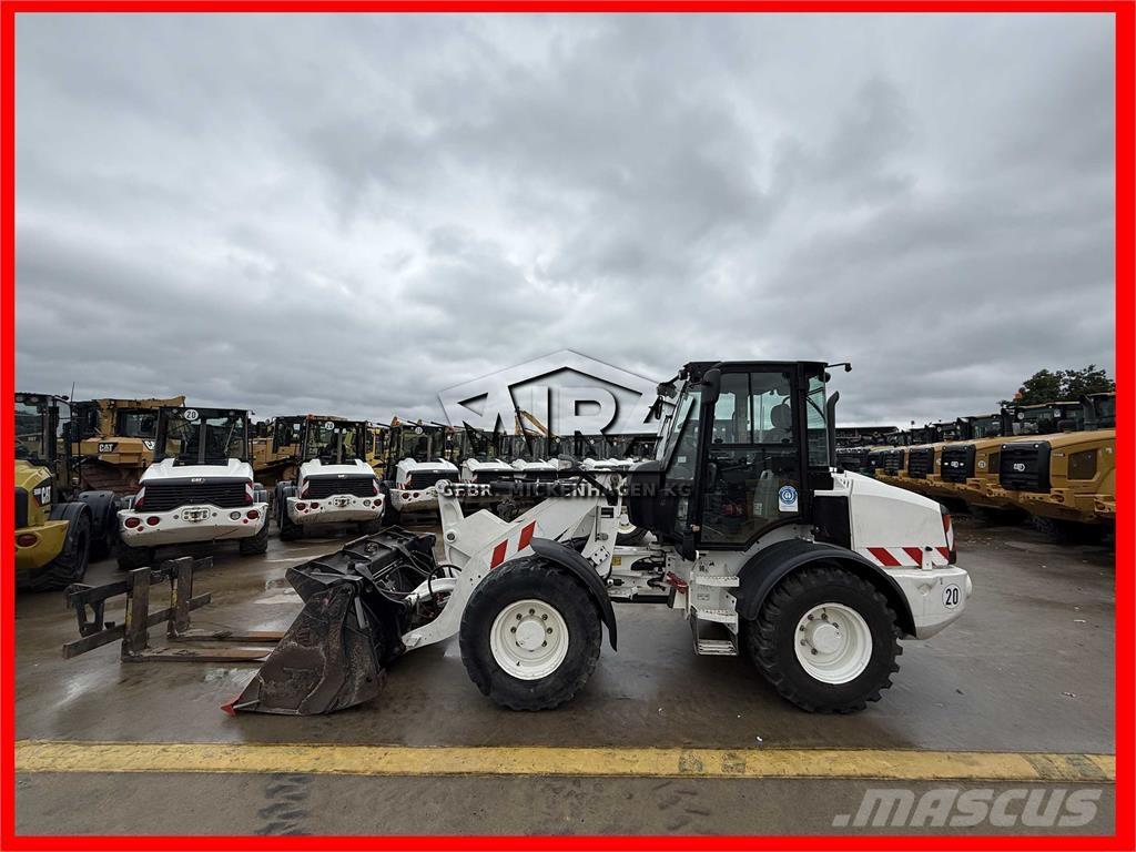 CAT 908M Rataslaadurid