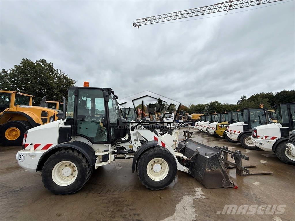 CAT 908M Rataslaadurid