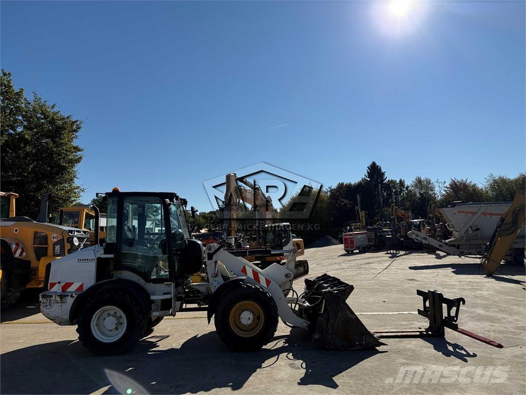 CAT 908M Rataslaadurid