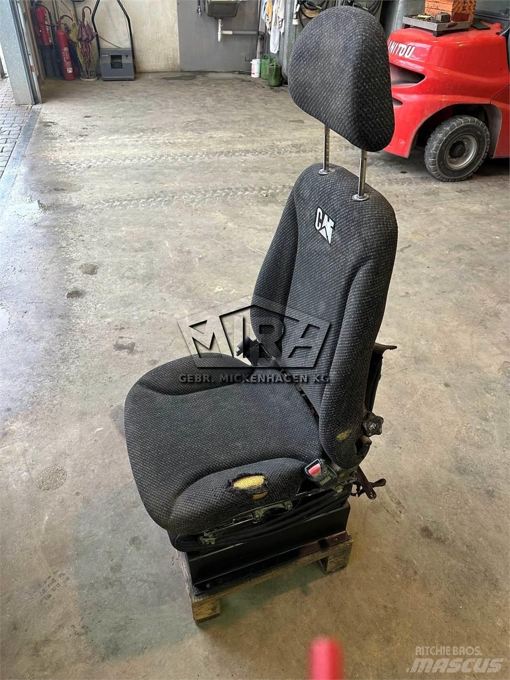 CAT 966 KXE / Sitz Kabiinid