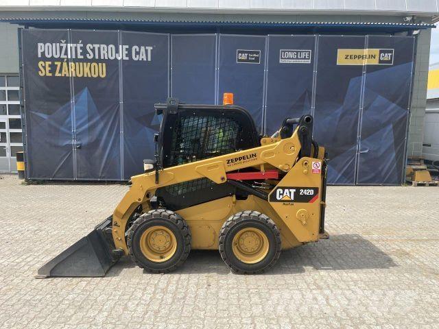 CAT 242D Muu