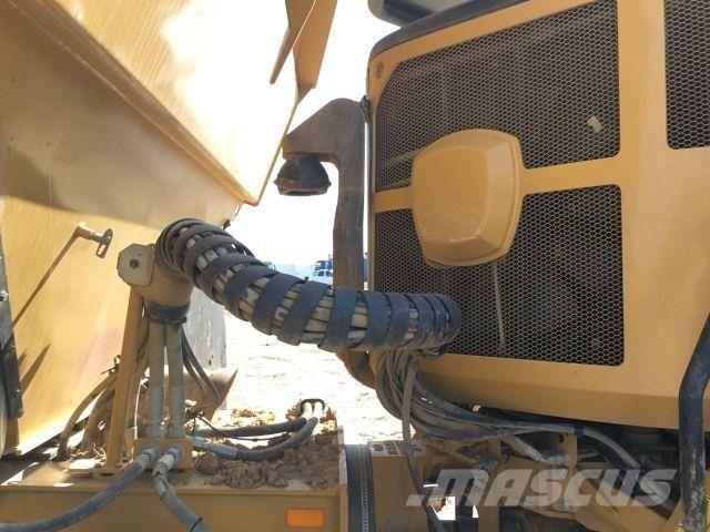 CAT 730 Muu