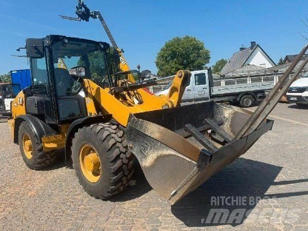 CAT 906 Rataslaadurid