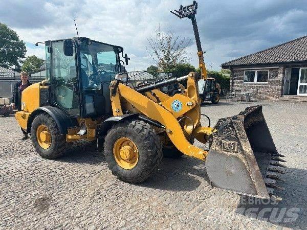 CAT 906M Rataslaadurid