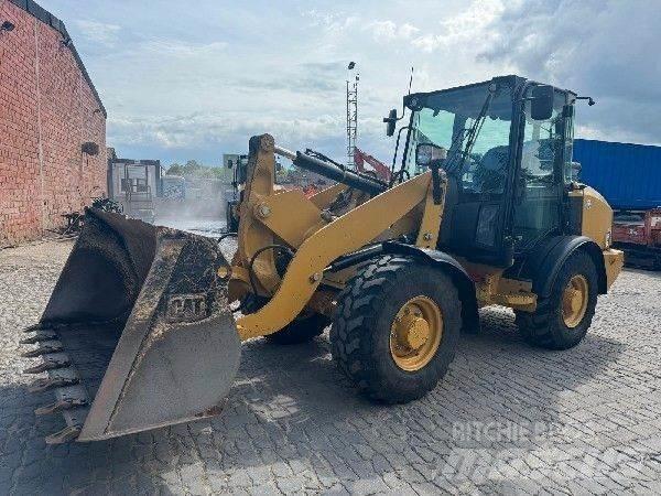 CAT 906M Rataslaadurid
