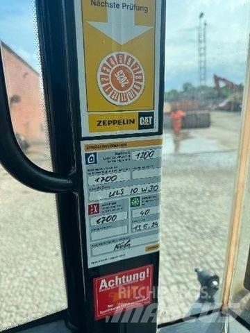 CAT 906M Rataslaadurid
