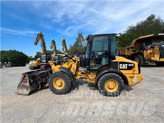 CAT 907 H2 Rataslaadurid