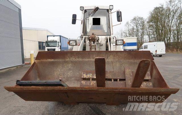 CAT 910 E Rataslaadurid