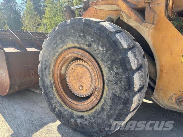 CAT 988 B Rataslaadurid