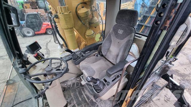 CAT M 318 C / 35 Ratasekskavaatorid