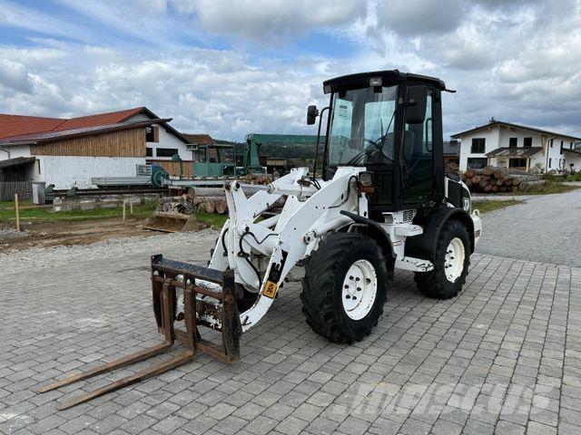 JCB 407 Rataslaadurid