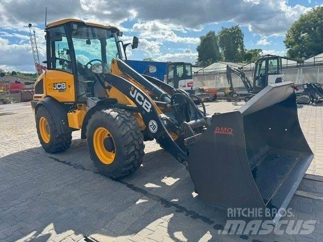 JCB 409 Rataslaadurid
