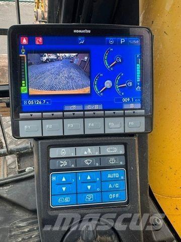 Komatsu PC210LC11 Roomikekskavaatorid