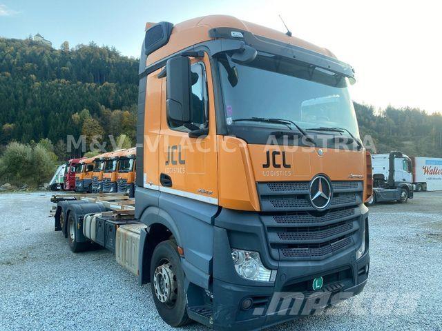 Mercedes-Benz 2542 Raamautod