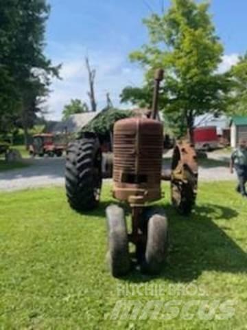 Farmall M Tractor Muu