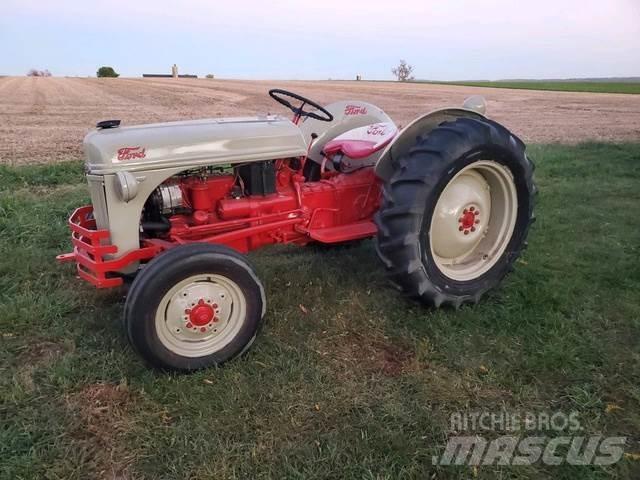 Ford 8 N Tractor Muu