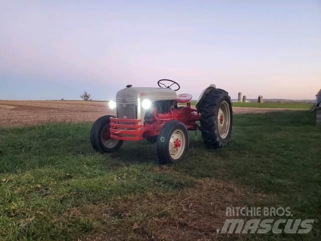 Ford 8 N Tractor Muu