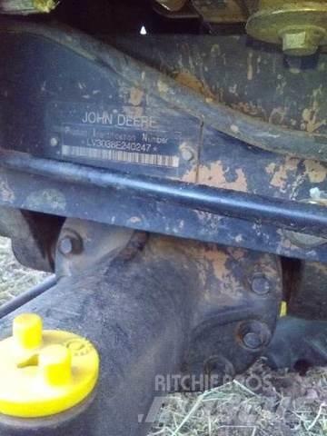 John Deere 3038E Muu