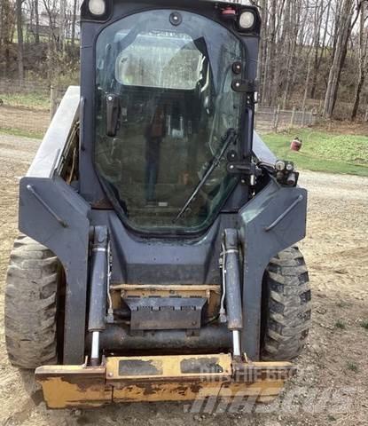 John Deere 318D Muu