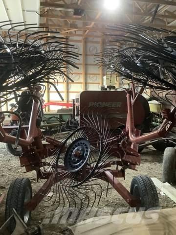 Rhino ER8 Hay Rake Muu