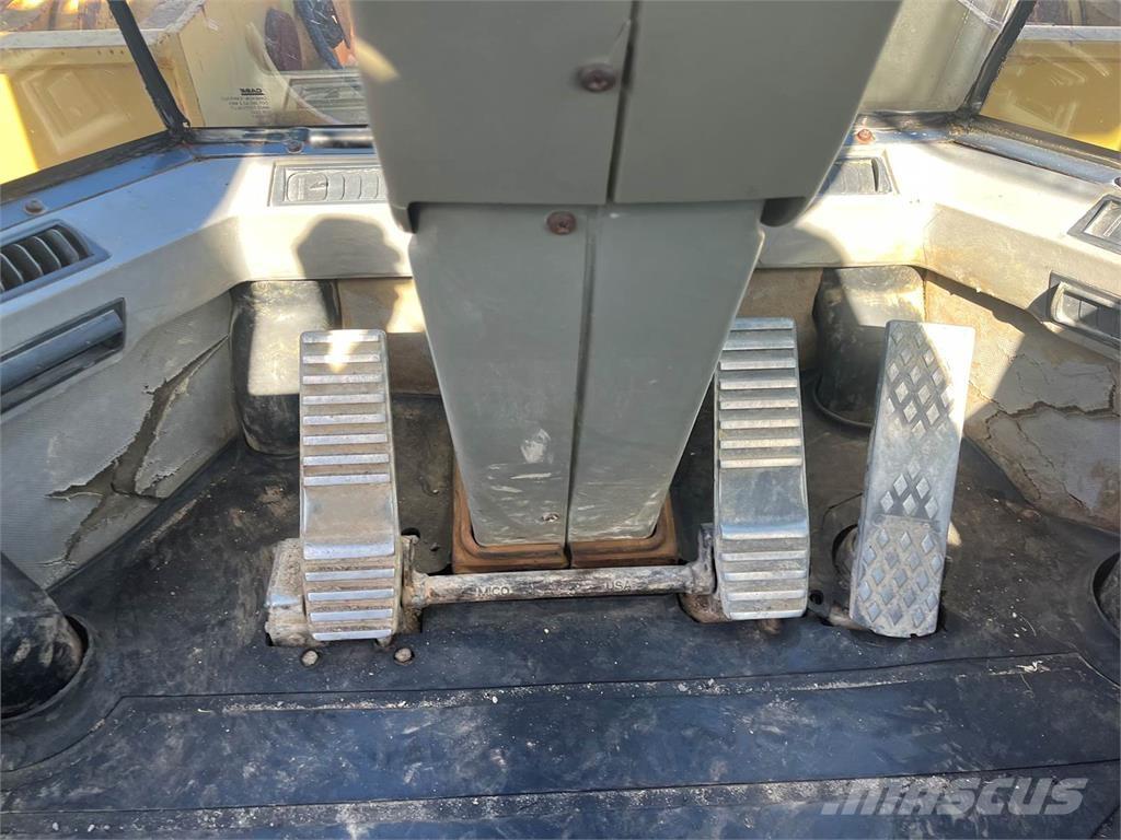 CASE 821C Rataslaadurid