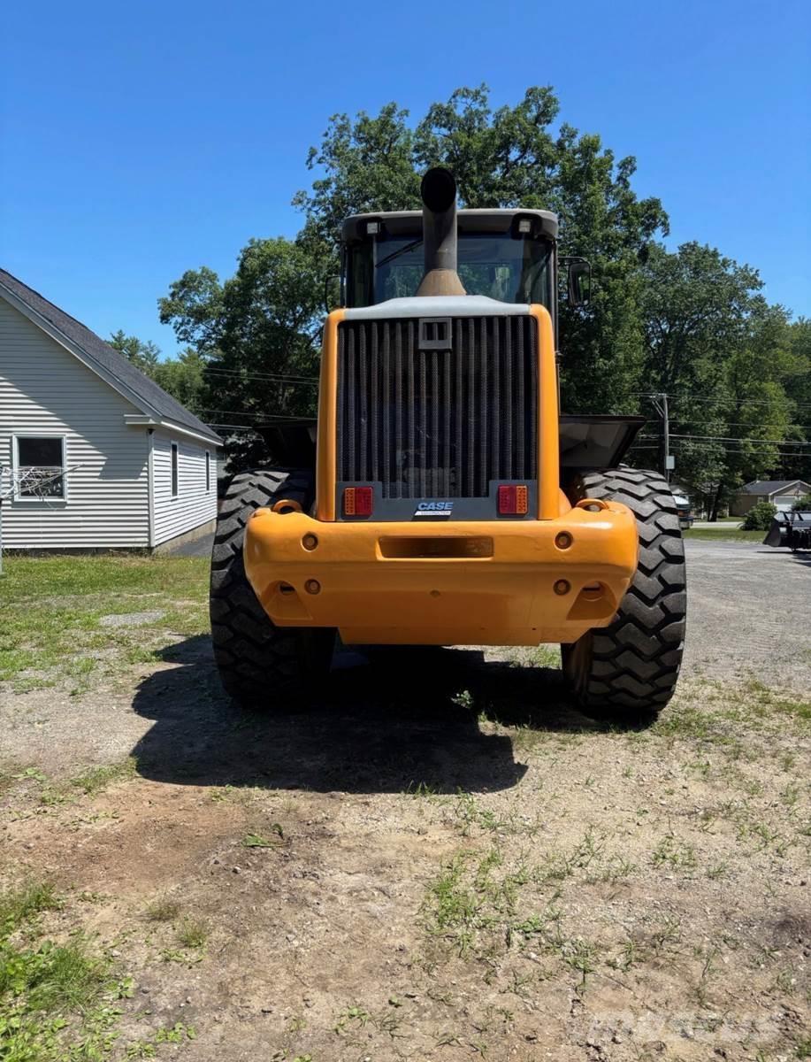 CASE 821F Rataslaadurid