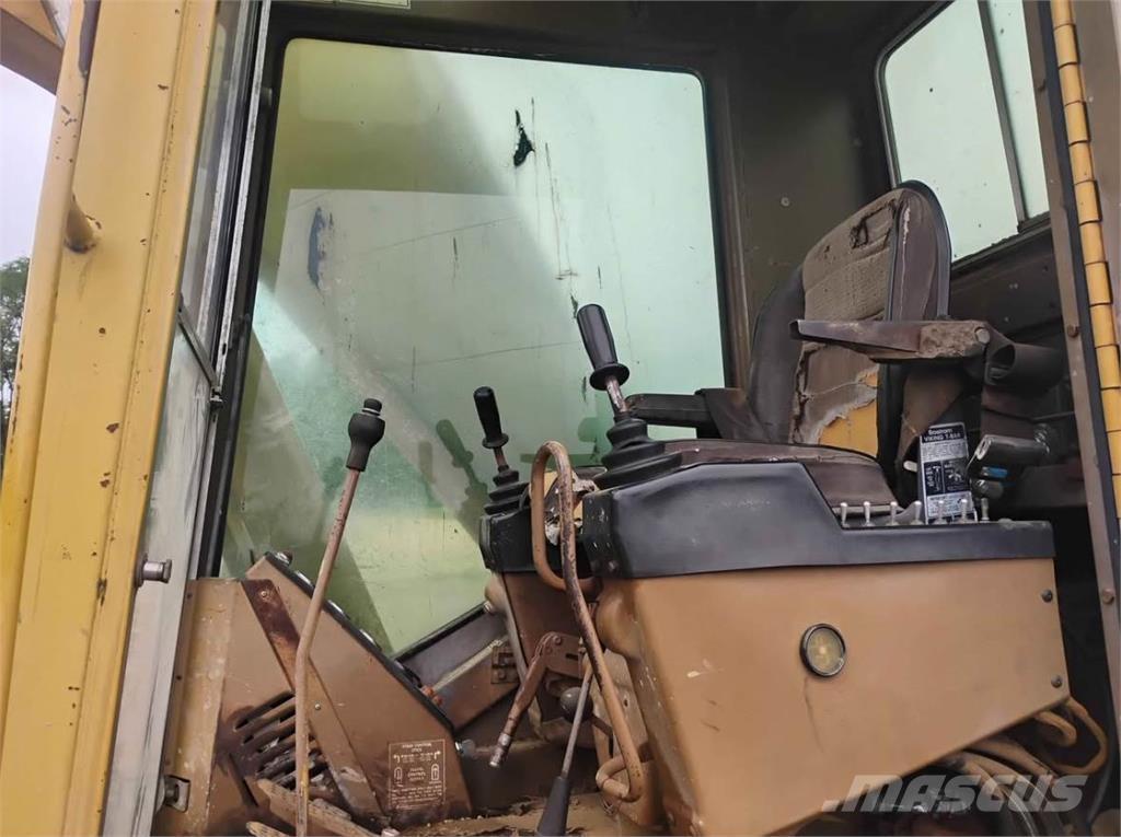CAT 225 LC Roomikekskavaatorid