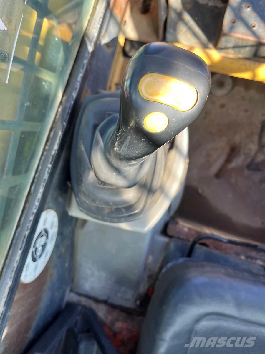 CAT 228 Kompaktlaadurid