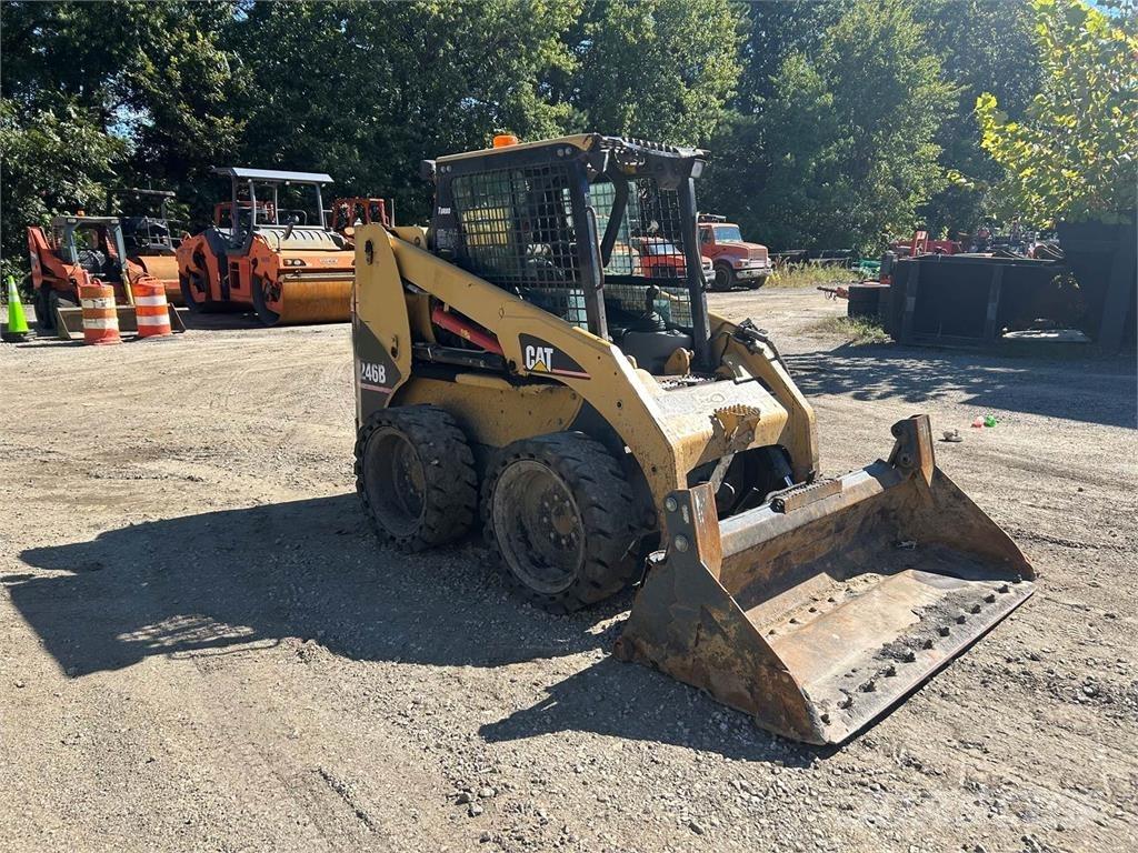 CAT 246B Kompaktlaadurid