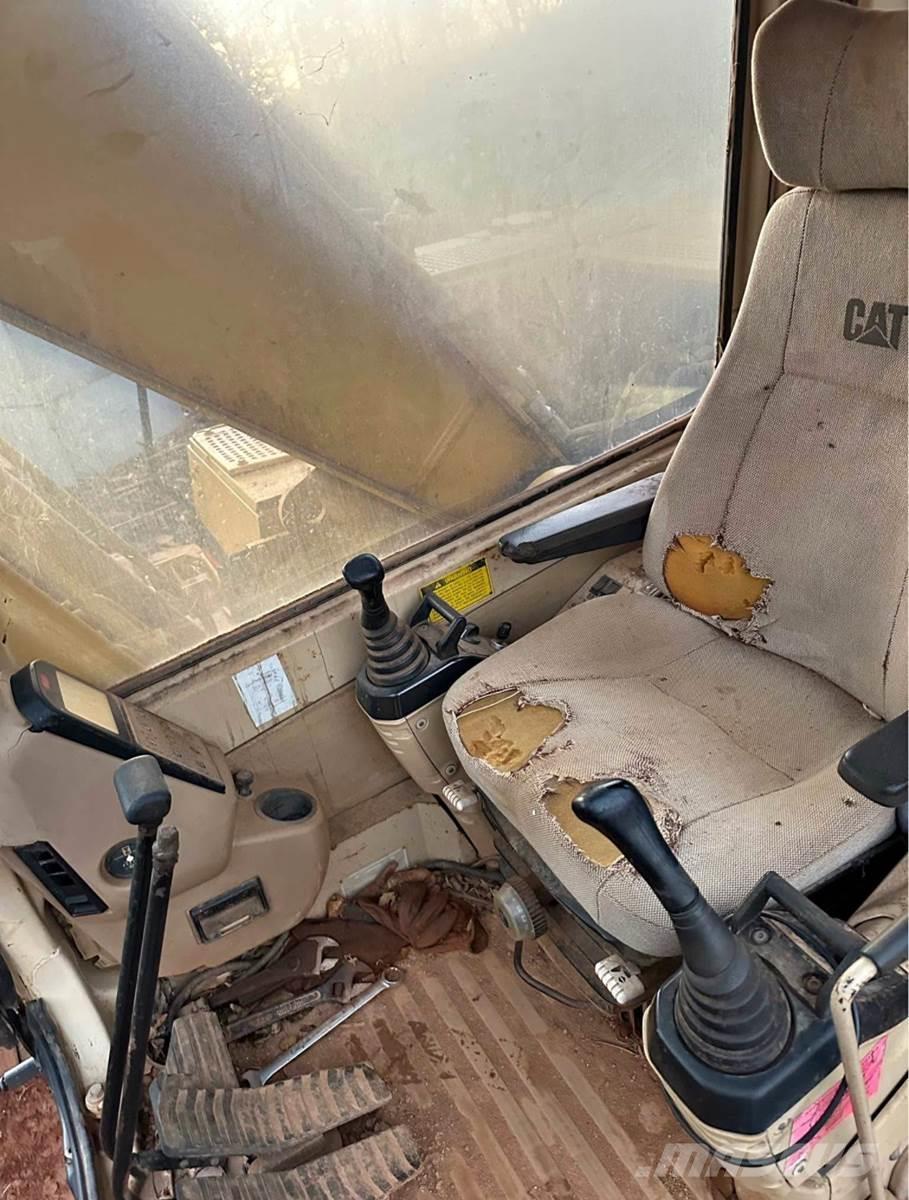 CAT 320BL Roomikekskavaatorid