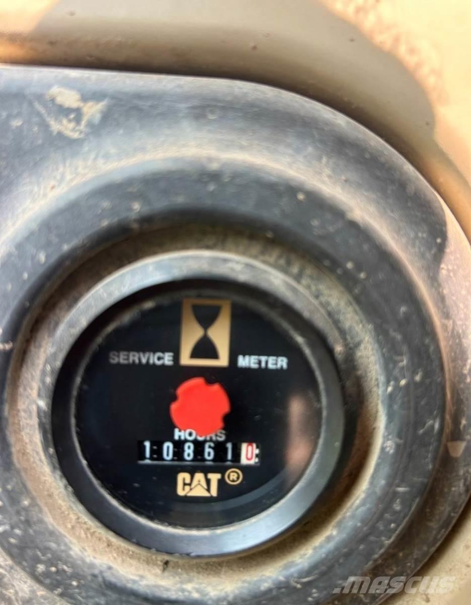 CAT 320C Roomikekskavaatorid