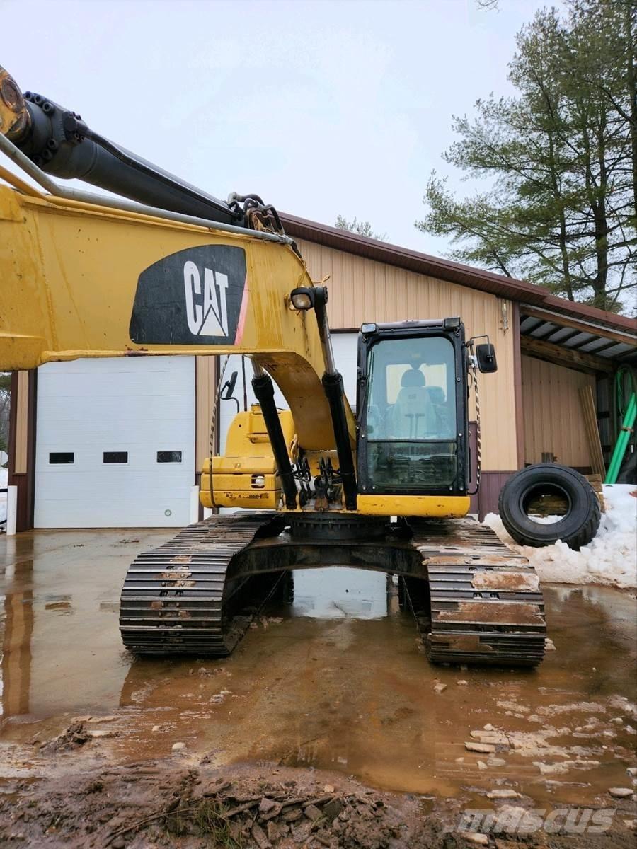 CAT 320DL Roomikekskavaatorid