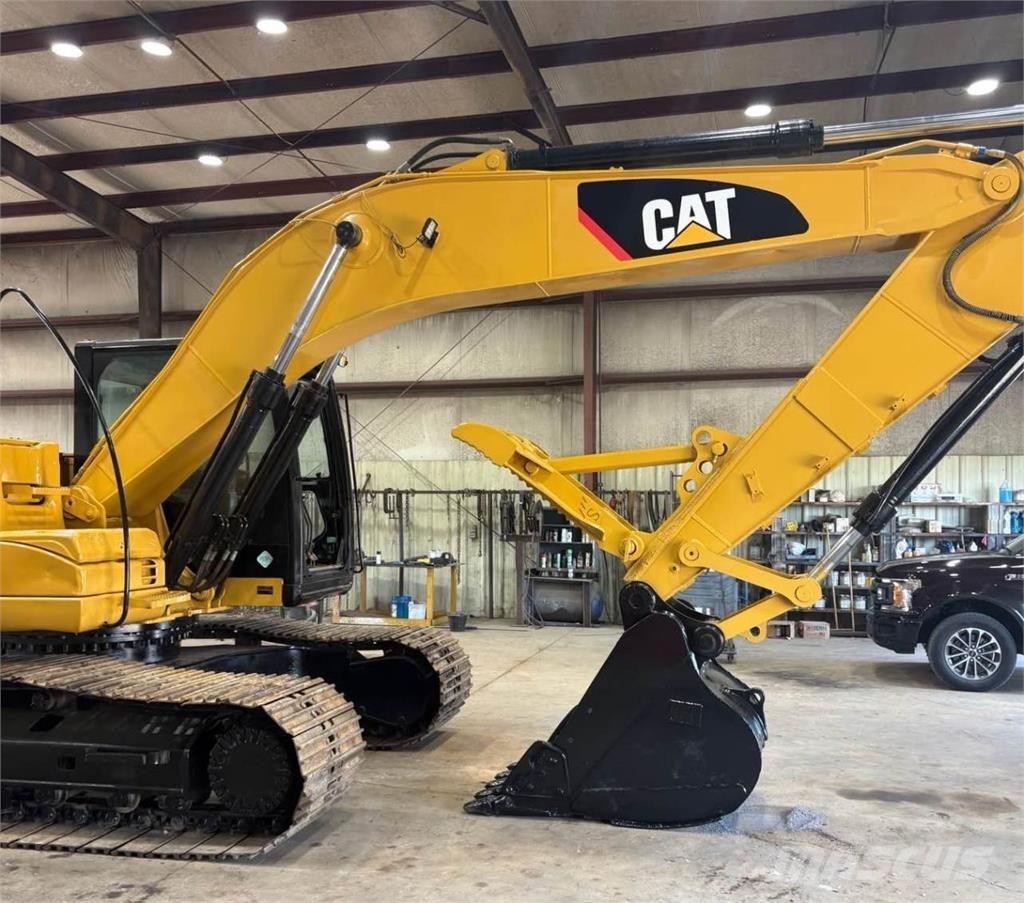CAT 320DL Roomikekskavaatorid