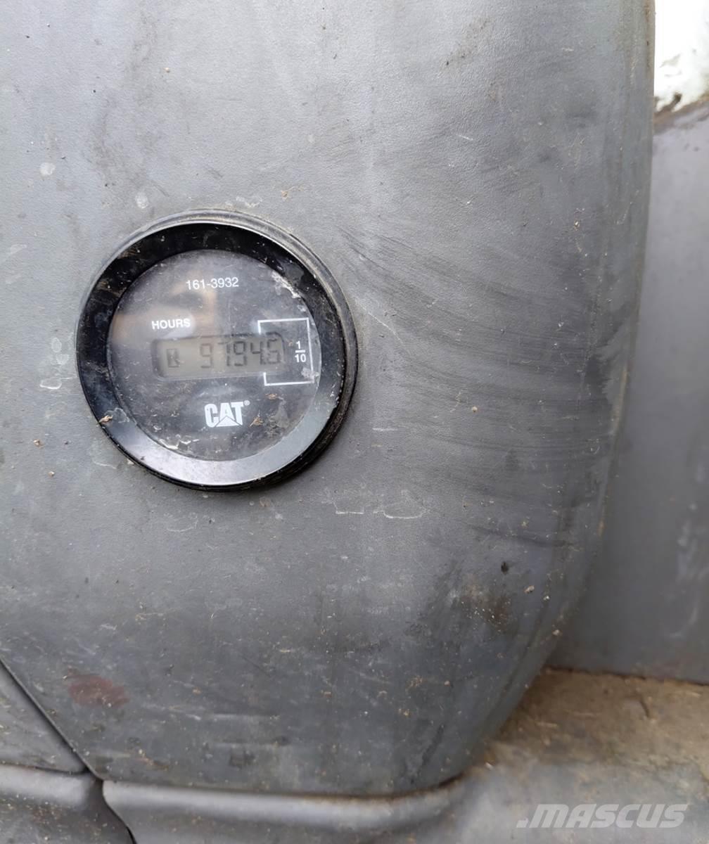 CAT 324D Roomikekskavaatorid