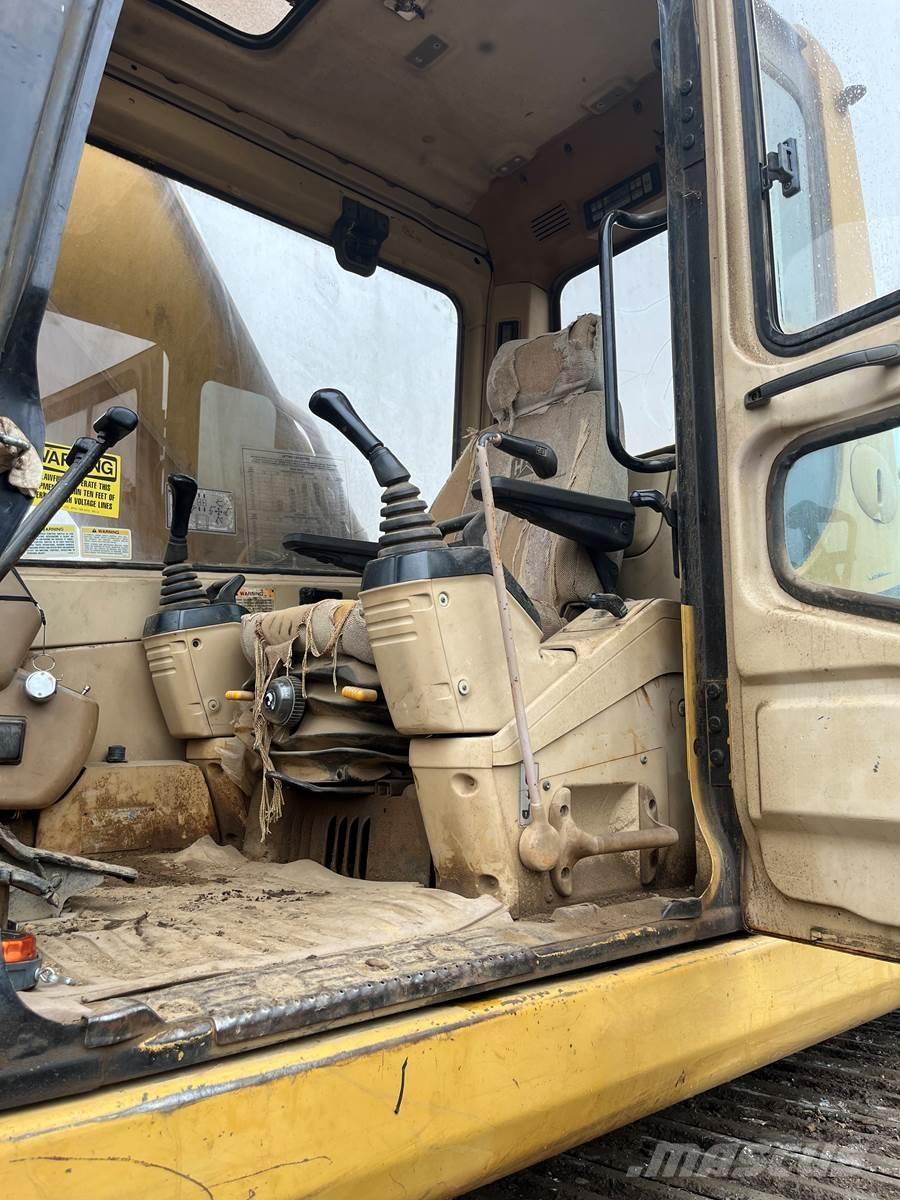 CAT 325 Roomikekskavaatorid