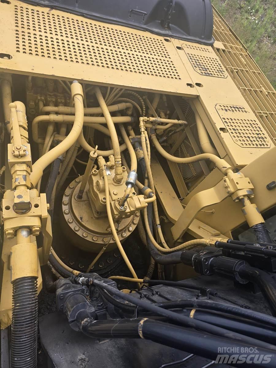 CAT 330CL Roomikekskavaatorid