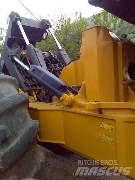 CAT 525C Väljaveotraktorid