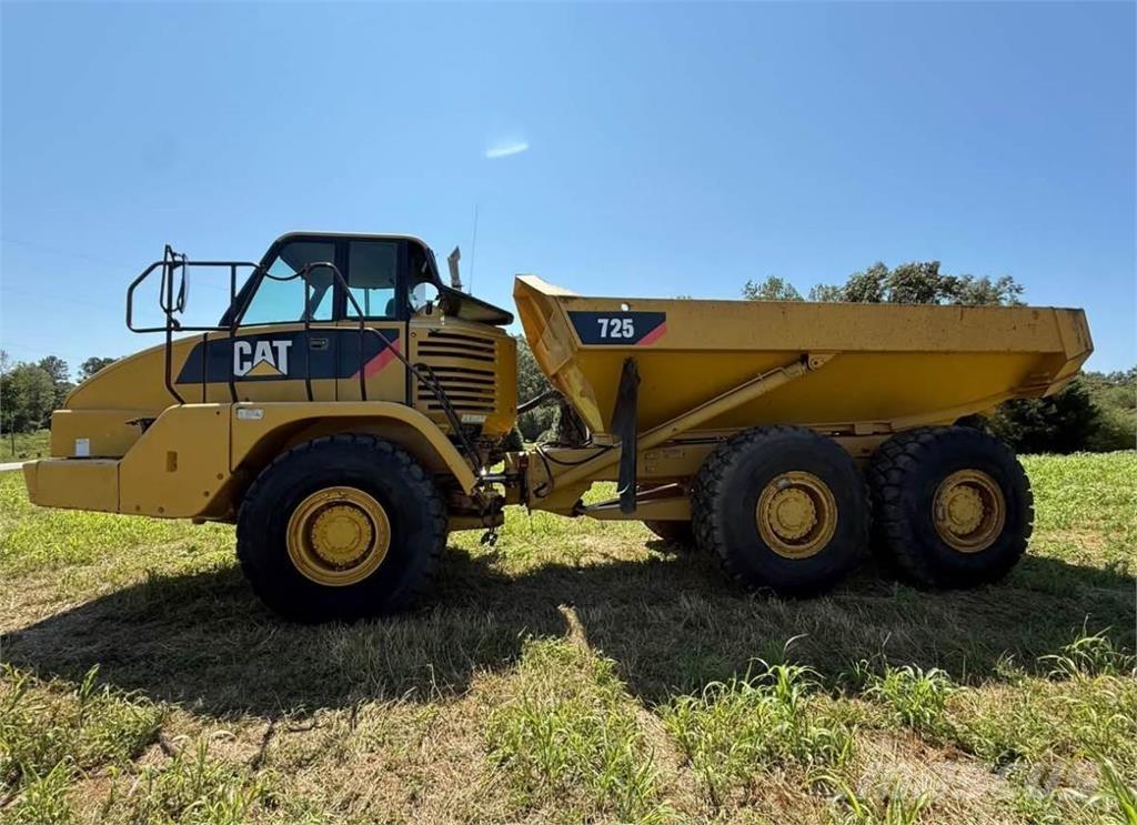 CAT 725 Liigendraamiga pinnaseveokid