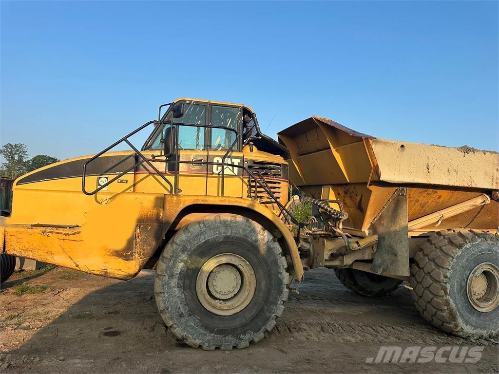 CAT 740 Liigendraamiga pinnaseveokid