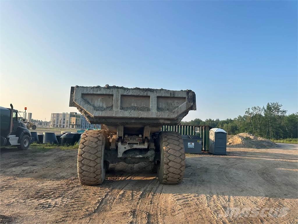 CAT 740 Liigendraamiga pinnaseveokid