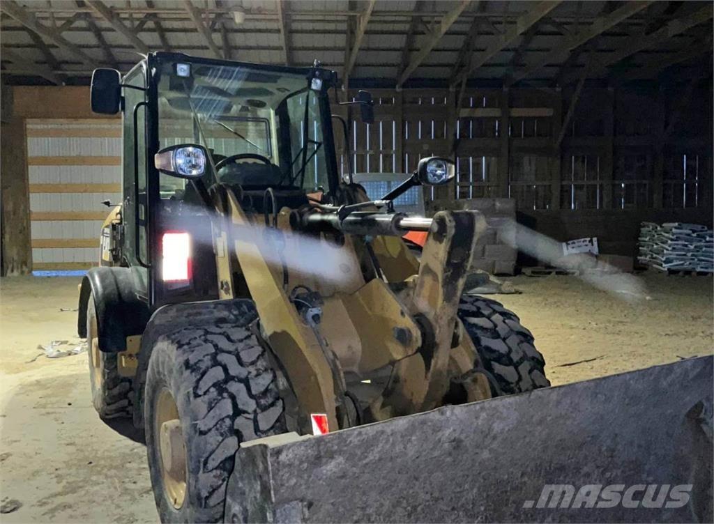 CAT 906H Rataslaadurid