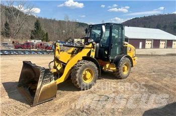 CAT 906M Rataslaadurid