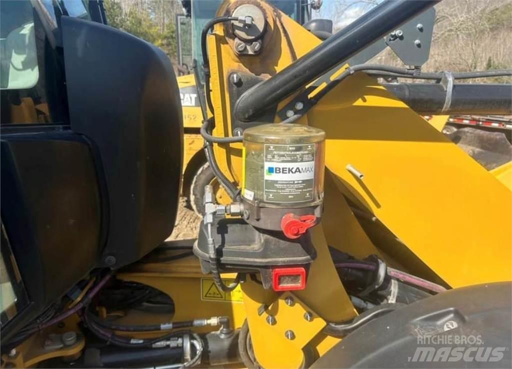 CAT 906M Rataslaadurid