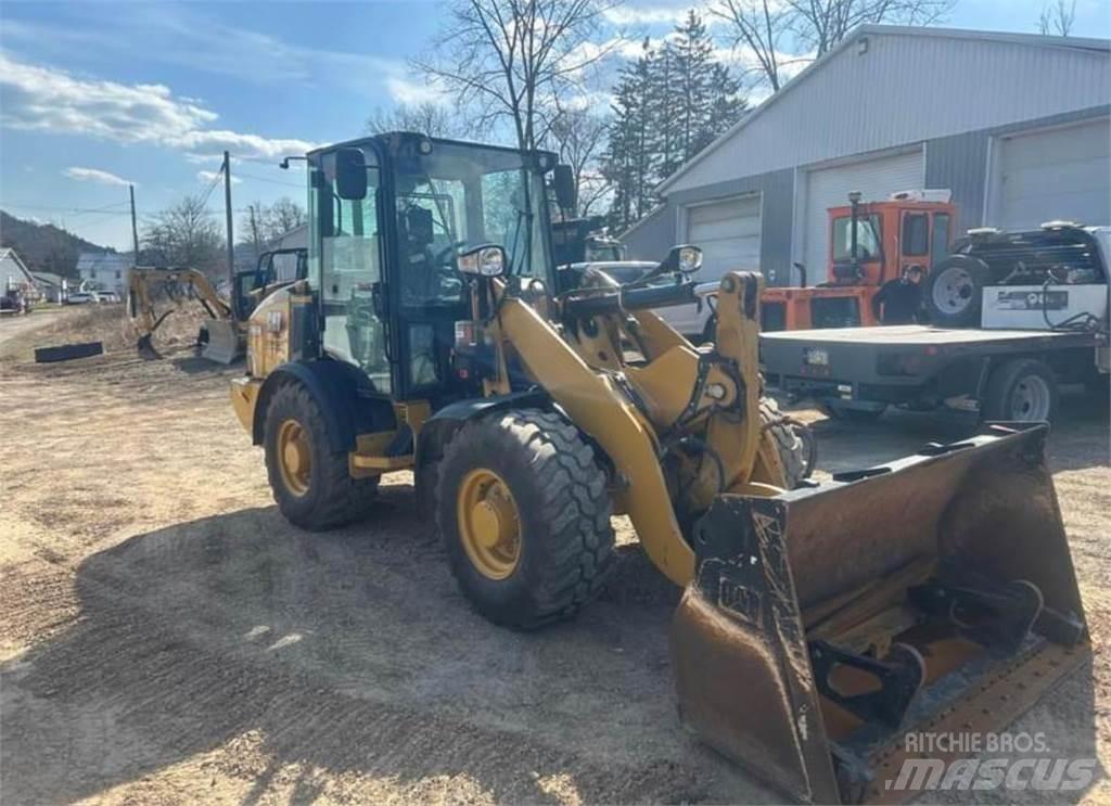 CAT 906M Rataslaadurid