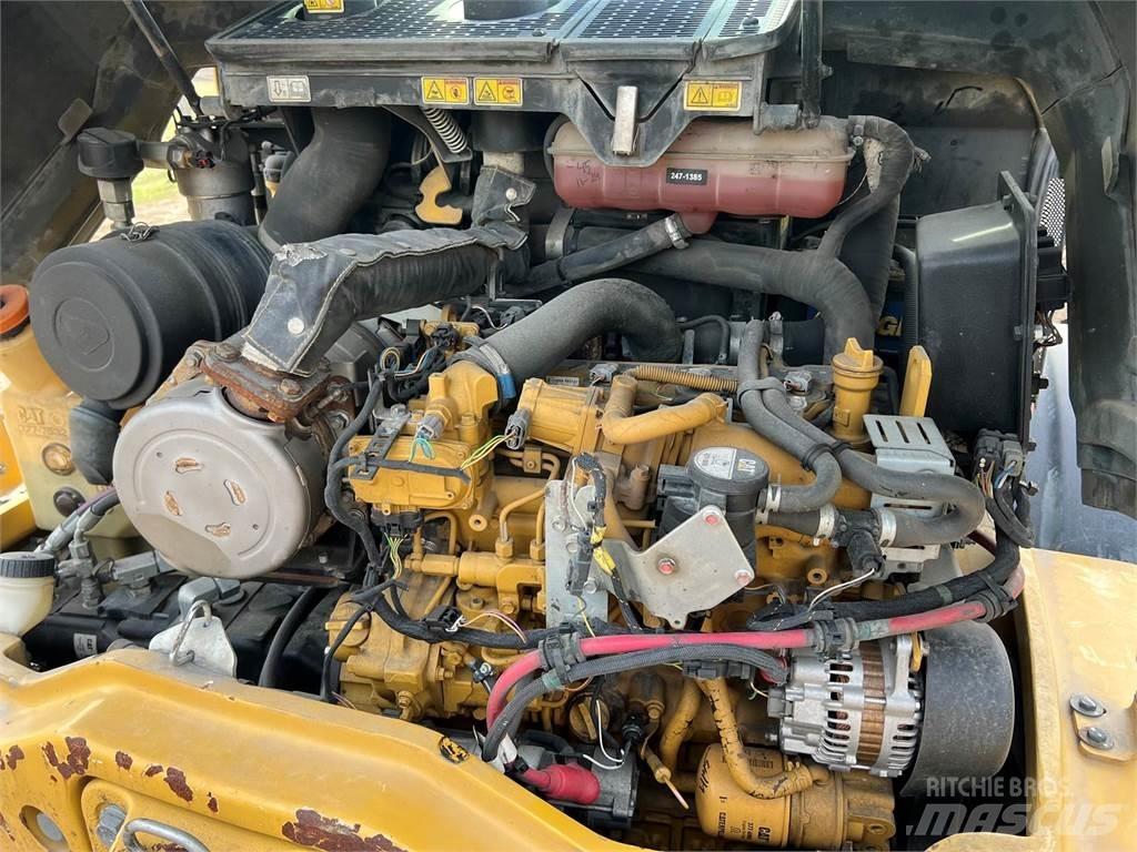 CAT 906M Rataslaadurid