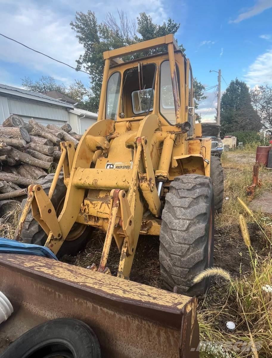 CAT 922B Rataslaadurid