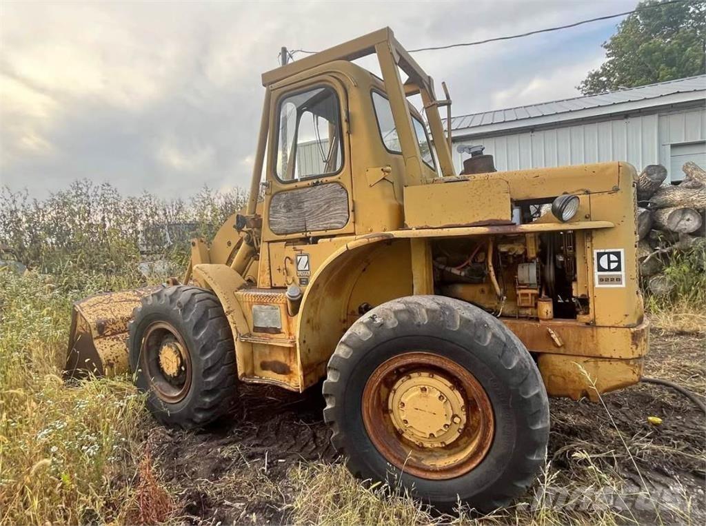 CAT 922B Rataslaadurid