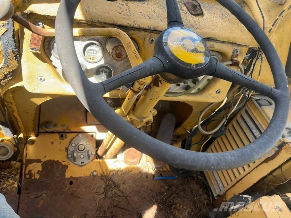 CAT 922B Rataslaadurid