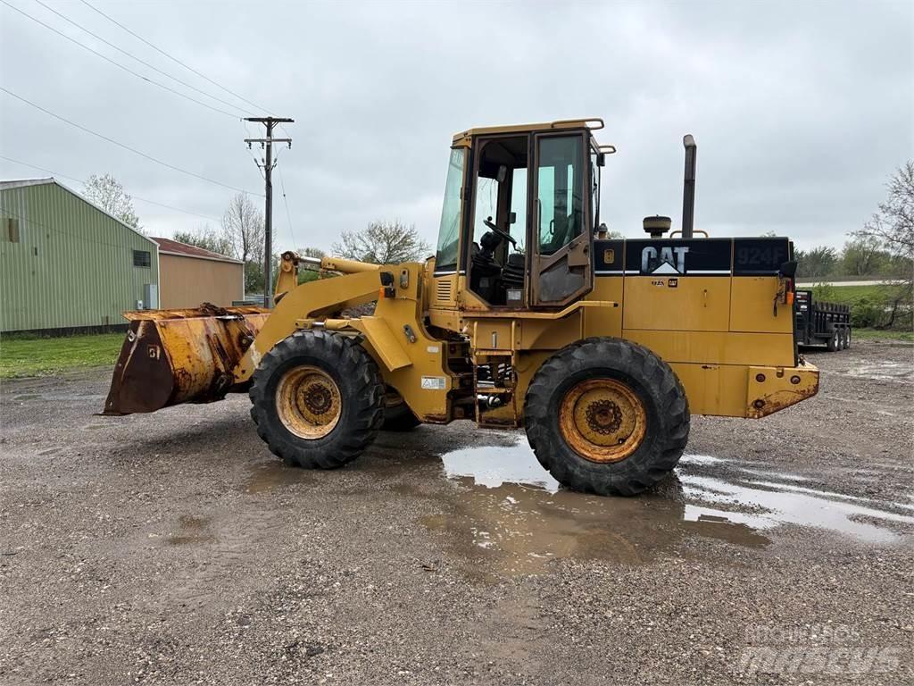 CAT 924F Rataslaadurid
