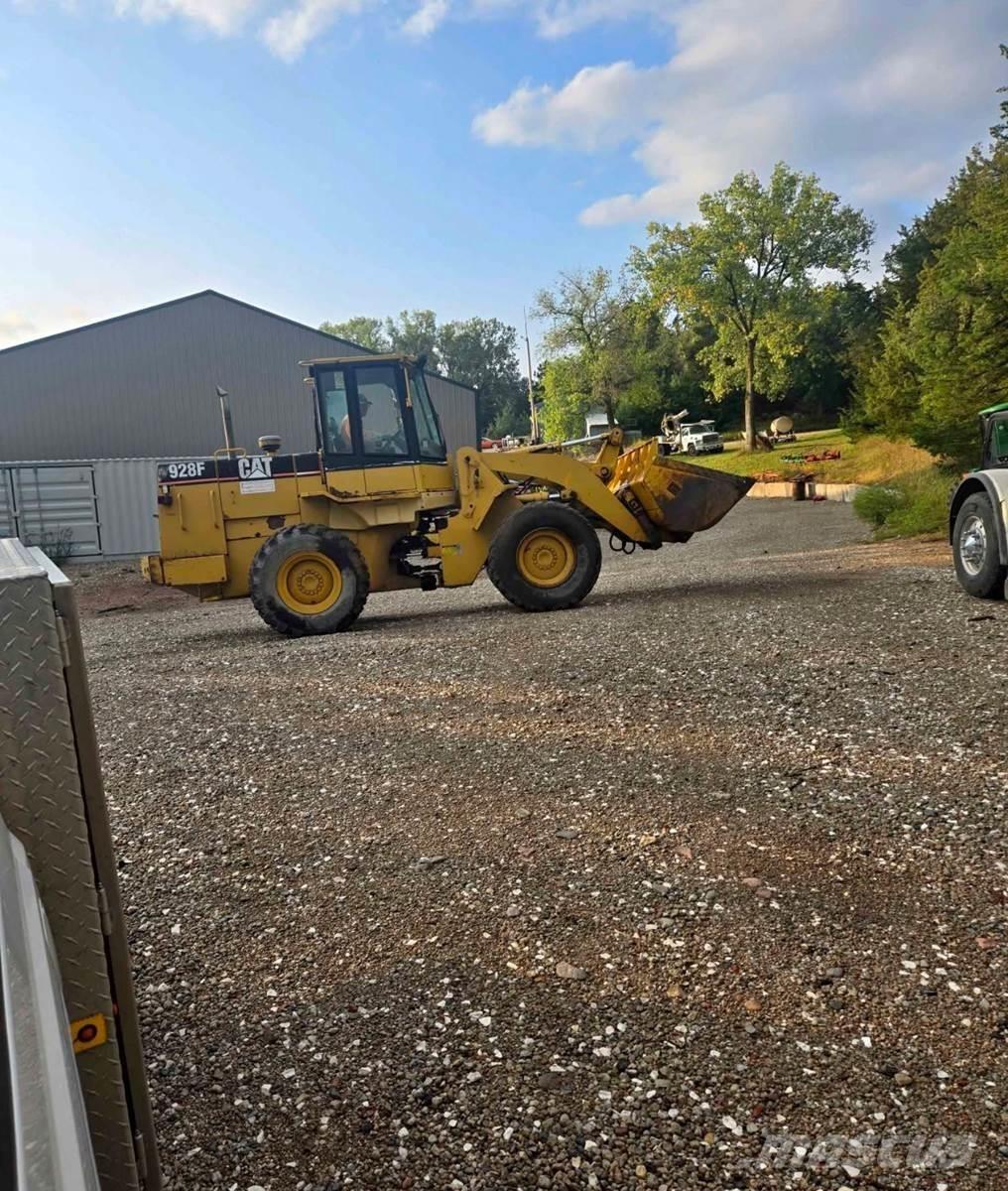 CAT 928F Rataslaadurid